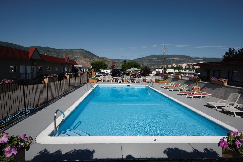 Apple Tree Inn Пентиктон Экстерьер фото