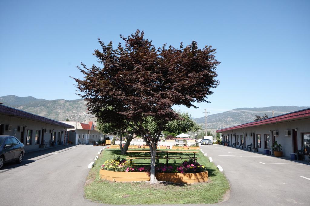Apple Tree Inn Пентиктон Экстерьер фото