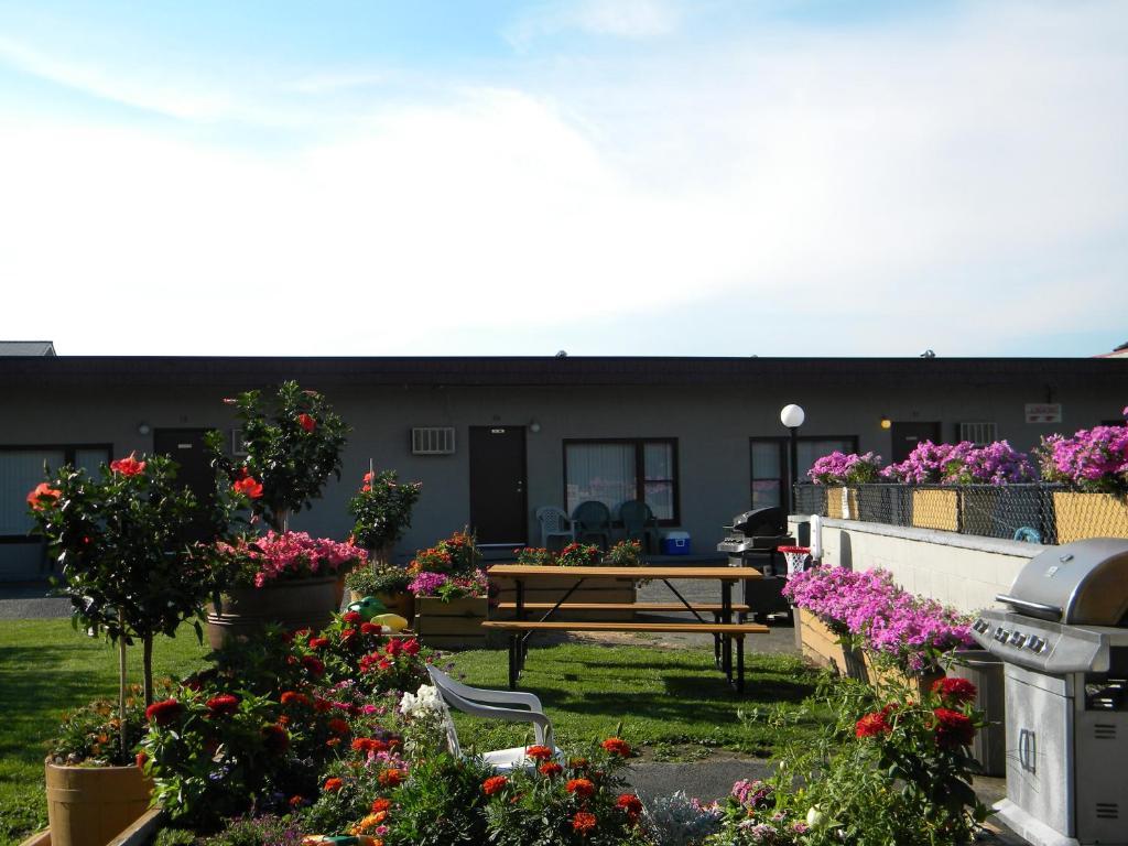 Apple Tree Inn Пентиктон Экстерьер фото