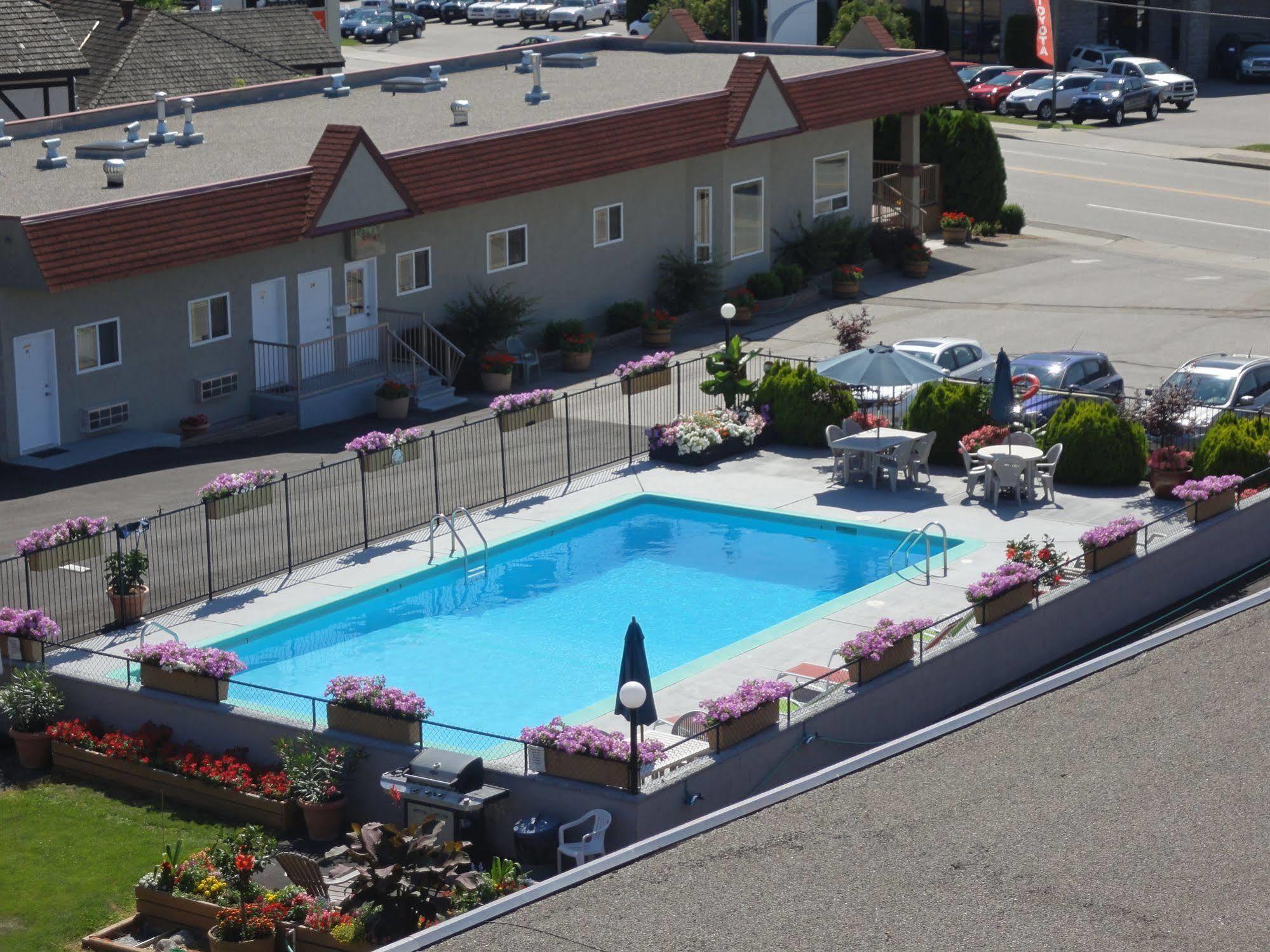 Apple Tree Inn Пентиктон Экстерьер фото