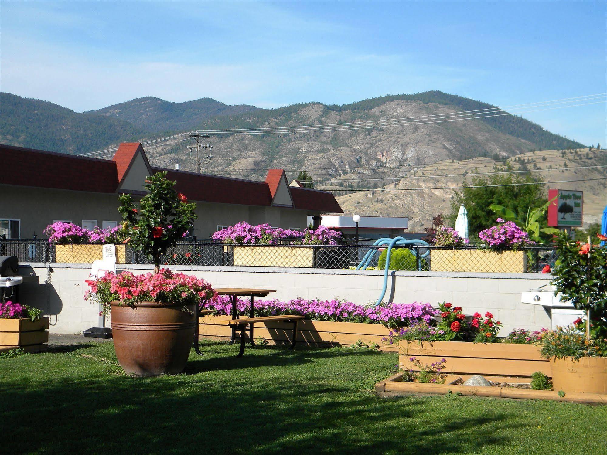 Apple Tree Inn Пентиктон Экстерьер фото