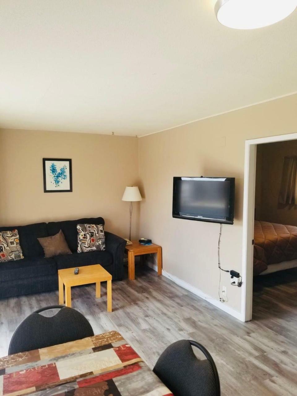 Apple Tree Inn Пентиктон Экстерьер фото