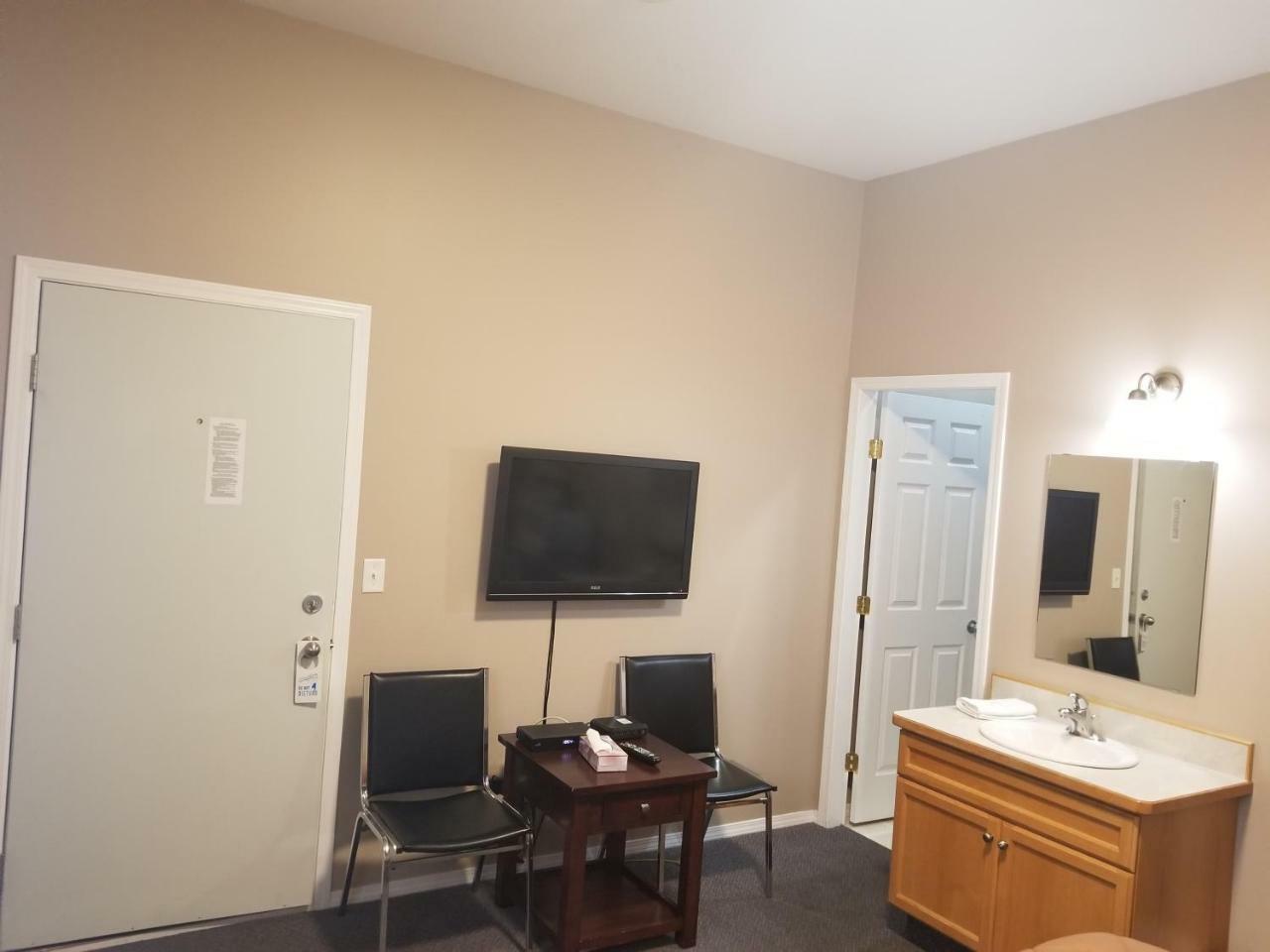 Apple Tree Inn Пентиктон Экстерьер фото