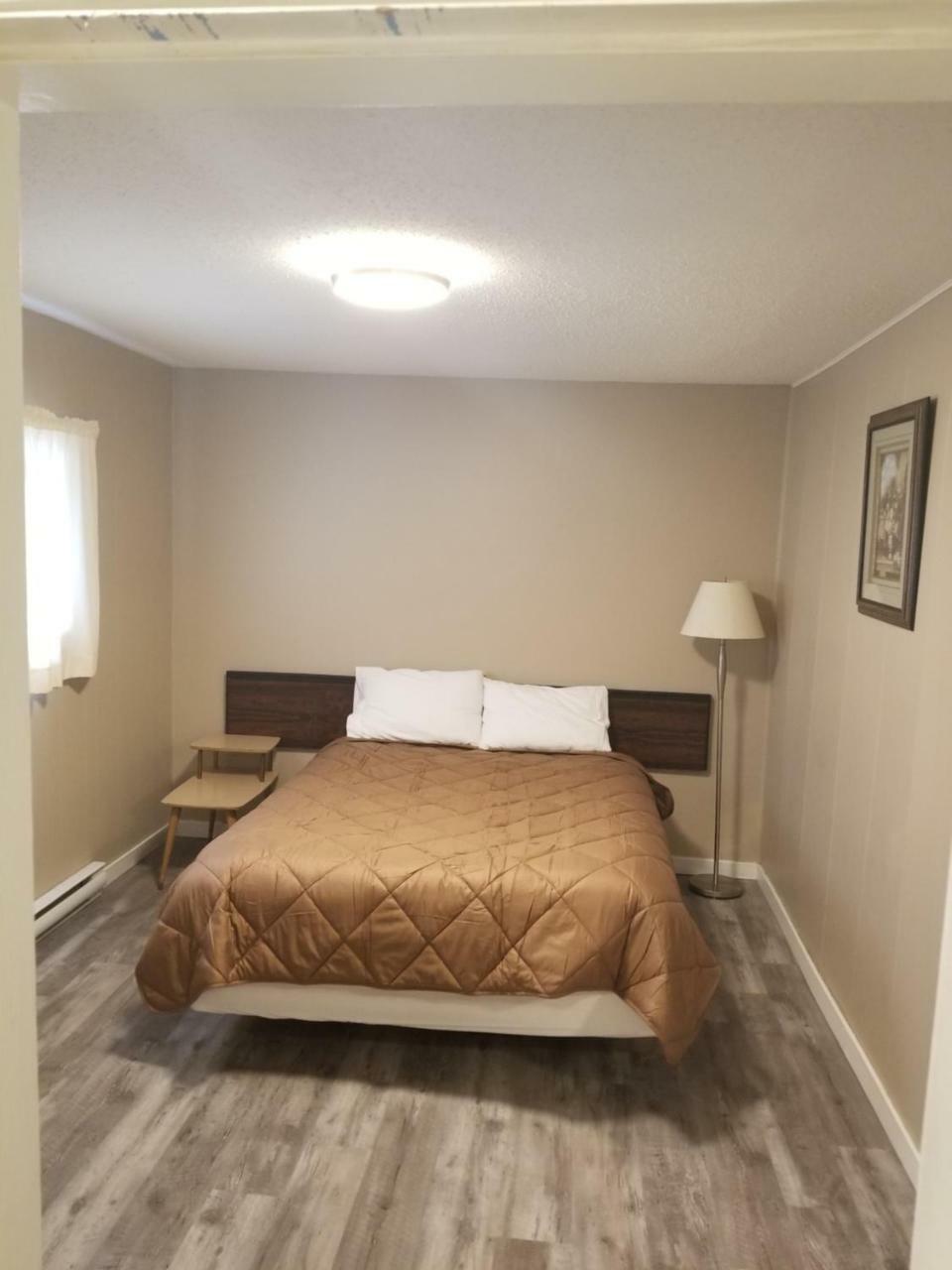 Apple Tree Inn Пентиктон Экстерьер фото