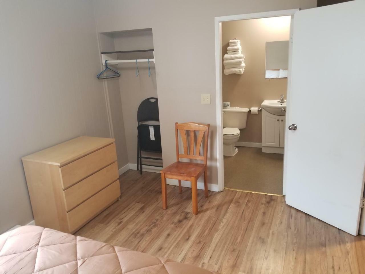 Apple Tree Inn Пентиктон Экстерьер фото