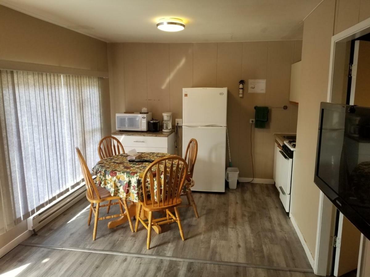 Apple Tree Inn Пентиктон Экстерьер фото