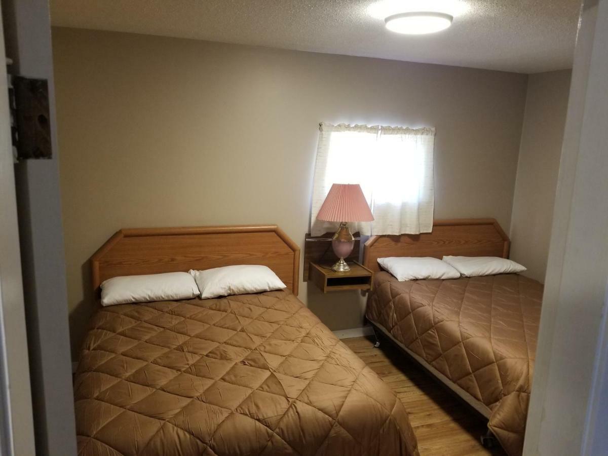 Apple Tree Inn Пентиктон Экстерьер фото
