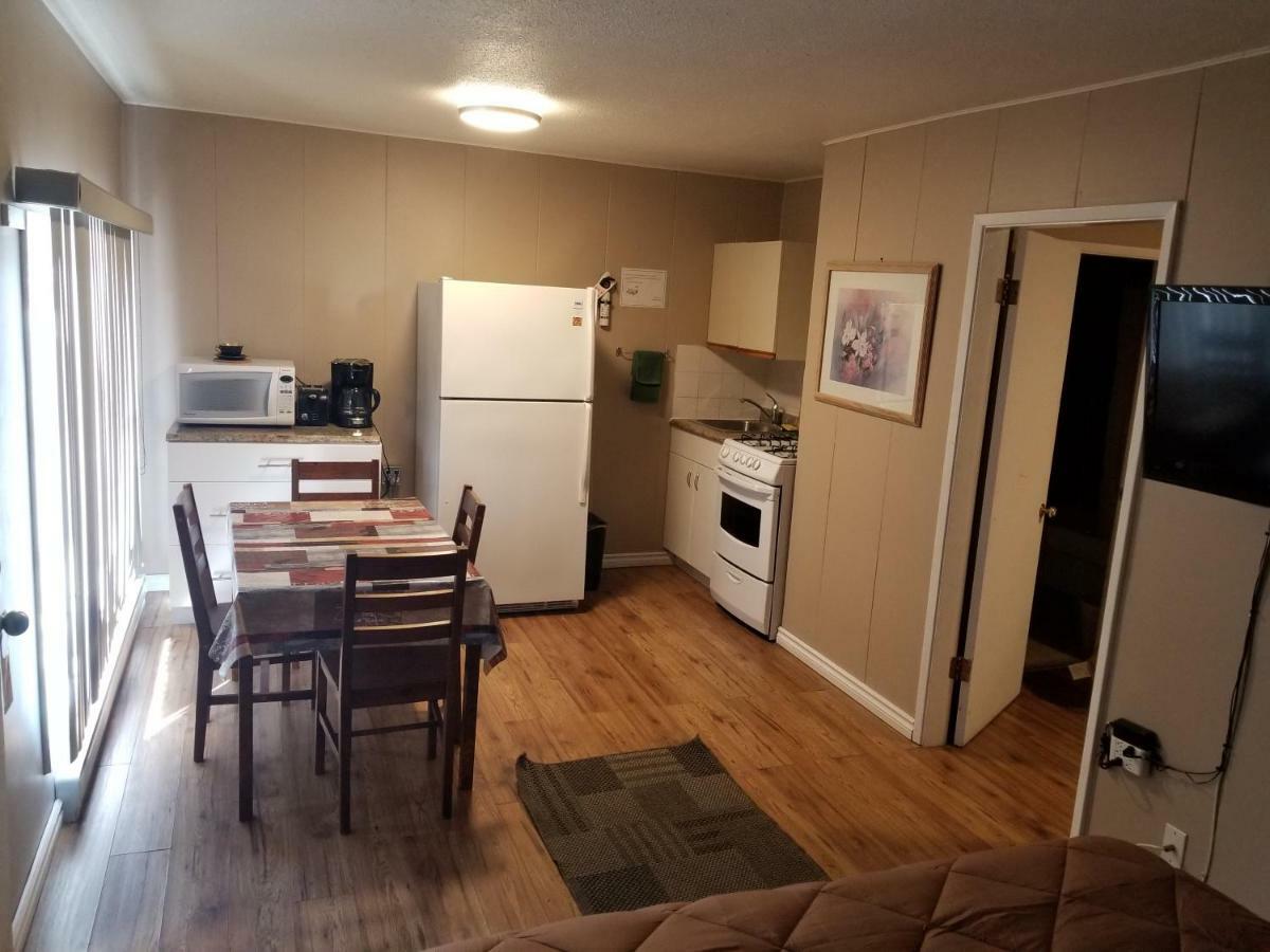 Apple Tree Inn Пентиктон Экстерьер фото